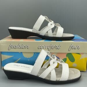 NEW Easy Street Women’s Torrid Croc Embossed Sandals White Size 7.5M